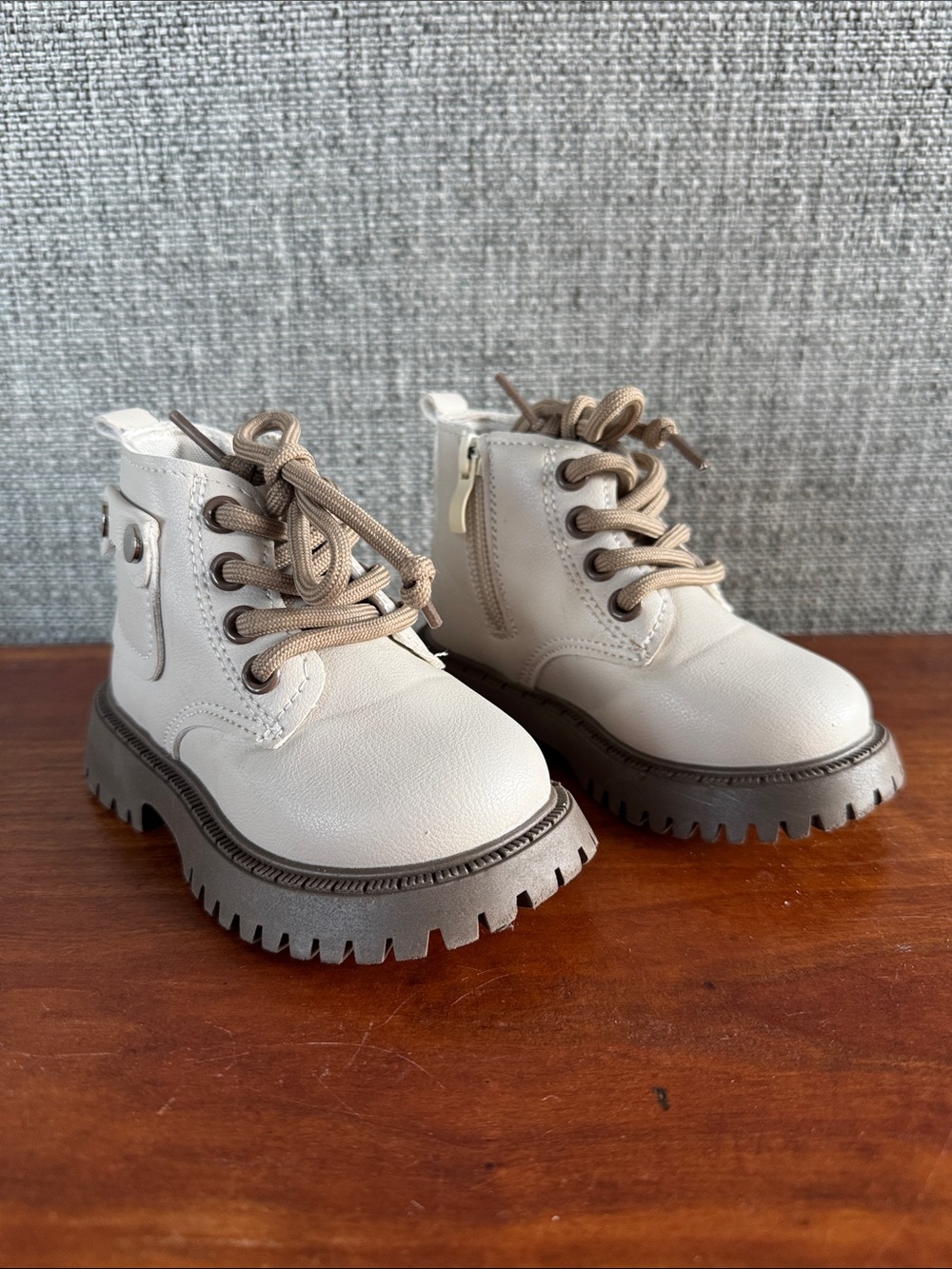 Toddler Cream/Off White Combat Ankle Boots with Lug Sole EU Size 22 (US 6C/6.5C)
